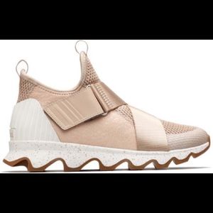 Sorel Kinetic Slip on tennis shoes 8.5 tan blush